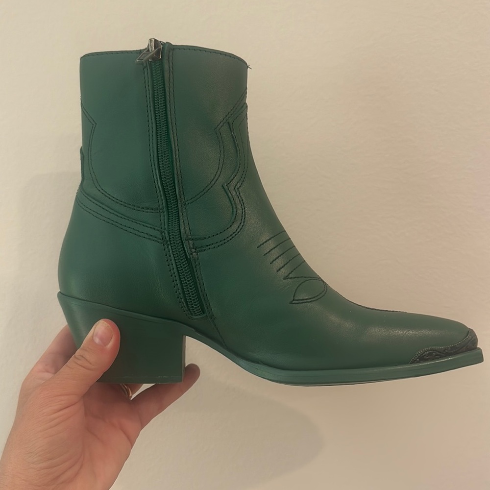 Steve Madden Boots. Green leather.